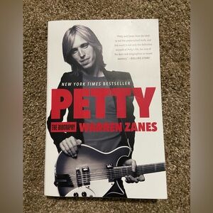 Tom Petty: The Biography Book